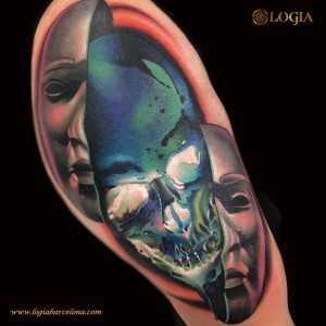 tatuaje-hombro-calavera-color-logia-barcelona-leonardo   